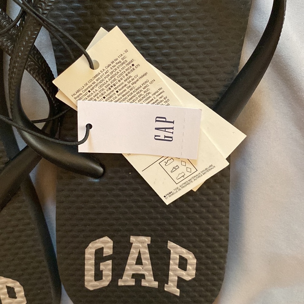 GAP FlipFlops - Picture 3 of 4